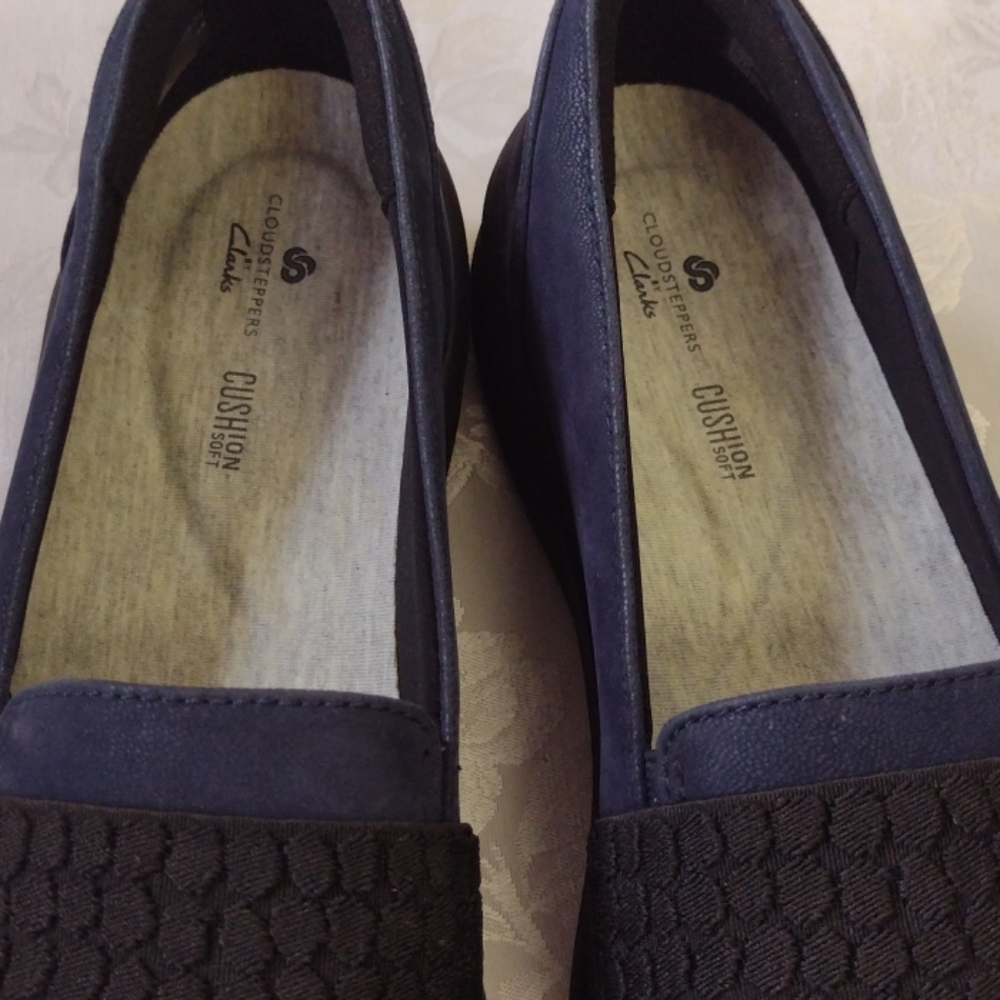 Clark's navy shoe - Picture 2 of 4